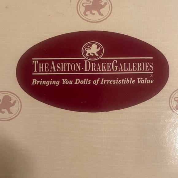 Collectible Ashton-Drake Galleries Dorothy Porcelain Doll - Picture 6 of 6